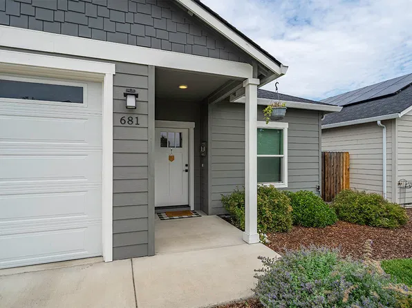 681 Heber Ln, Medford, OR 97501