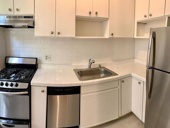 5th image of 2070 Pacific Ave APT 202