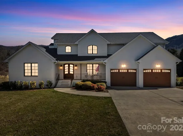 28 Sovereign Ln, Fairview, NC 28730