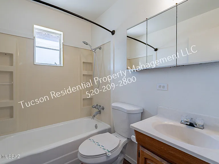 826 E Water St — Photo 33