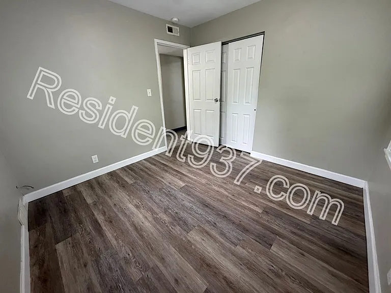 1143 Blakley Dr — Photo 10