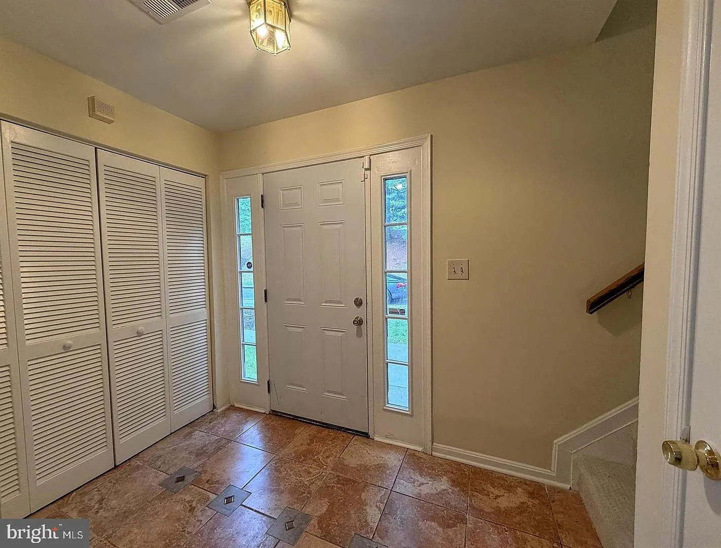 3 bed, 2.5 bath, 2070 sqft, $3,200 — Photo 3