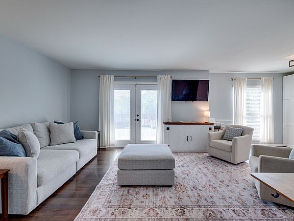 4th image of 404 Summit Ridge Pl