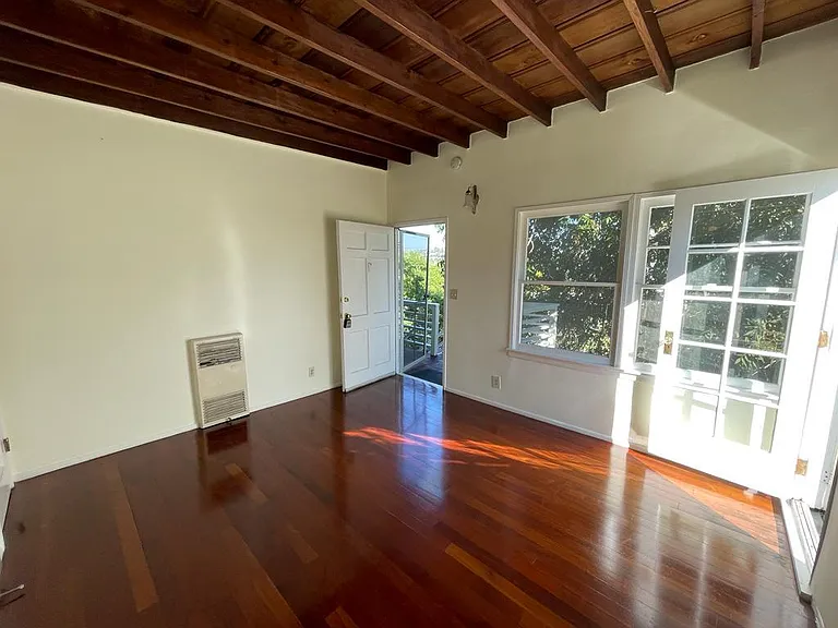 2118 Reservoir St — Photo 2