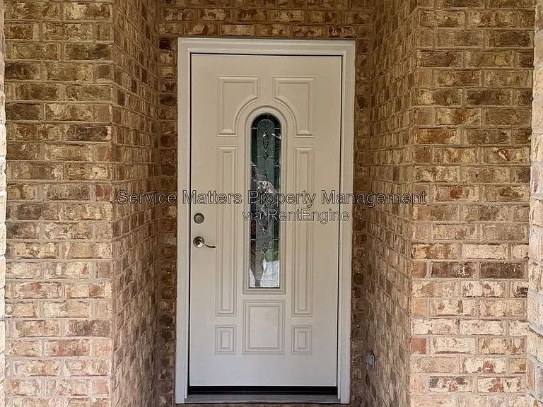 5553 Riviera Dr — Photo 3