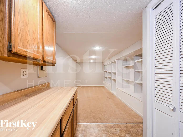 9026 Kasteel Way — Photo 12