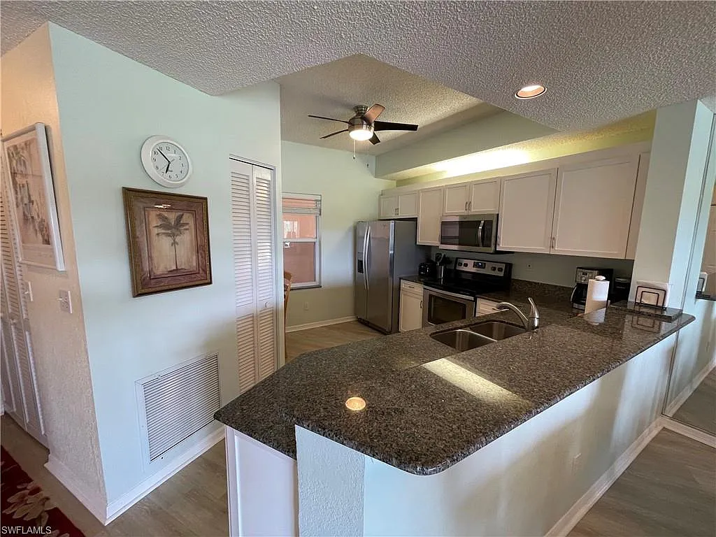 2 bed, 2.0 bath, 1196 sqft, $4,500 — Photo 4