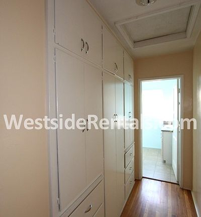 3rd image of 905 N 2nd Ave