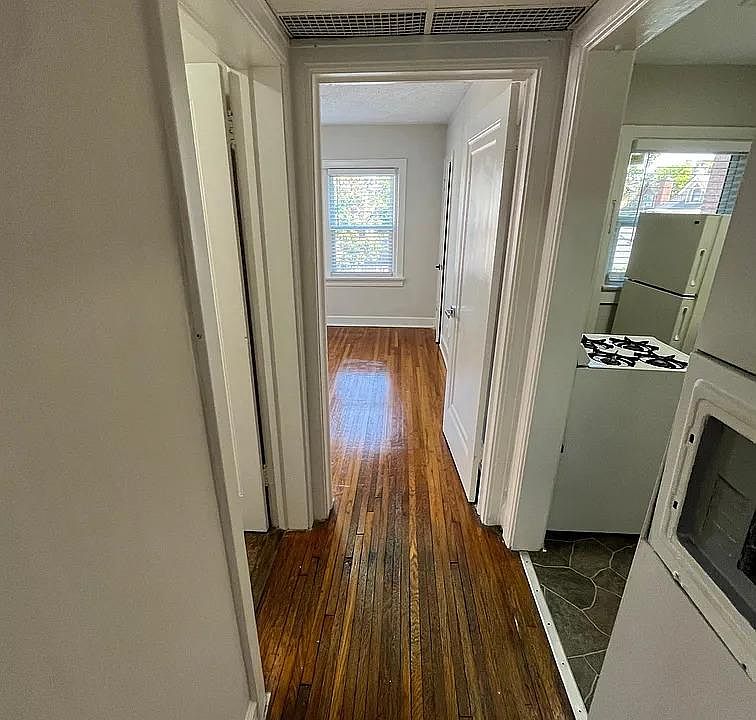 1st image of 712 W 38th St #2S