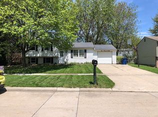 380 Edgewood Dr, Perrysburg, OH 43551