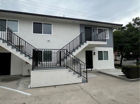 1011 E Chevy Chase Dr