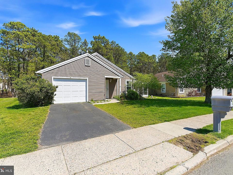 1st image of 13 Abbey Ct