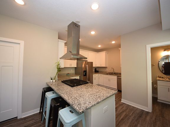 5th image of 2912 30th Ave S #2