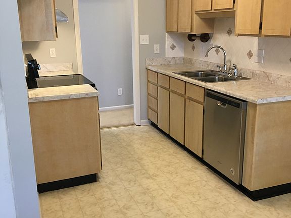 5th image of 216 Markwood Dr