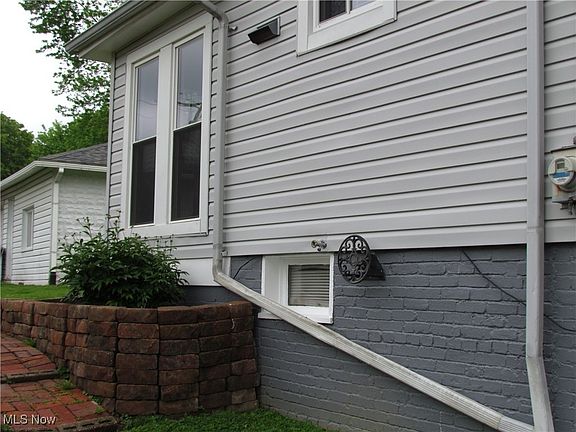 2nd image of 106 Vista St
