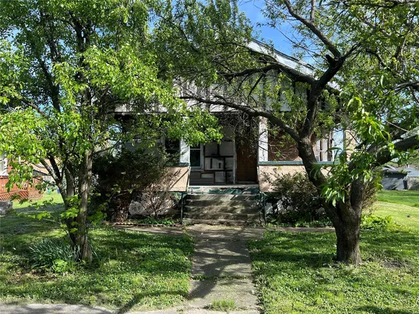 414 W Walnut St, Gillespie, IL 62033