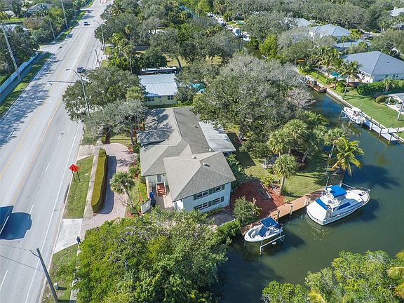 2nd image of 637 E Causeway Boulevard