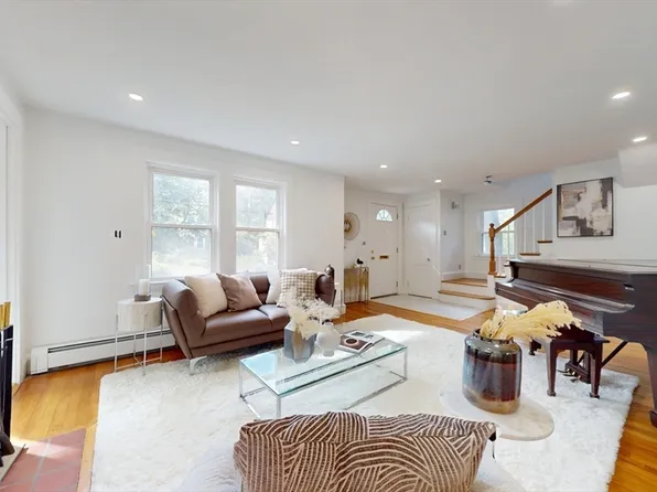 125 Oakdale Rd, Newton, MA 02461