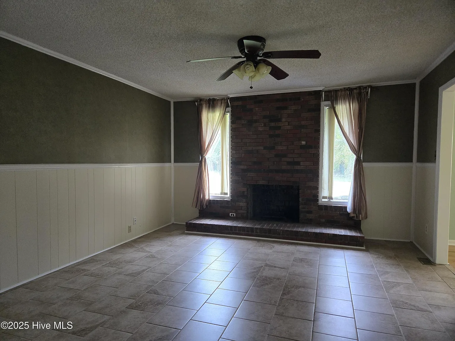 3 bed, 1.5 bath, $1,550 — Photo 4