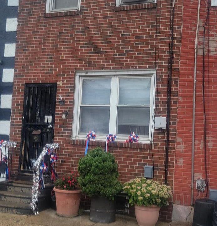 1st image of 2261 E Ontario St