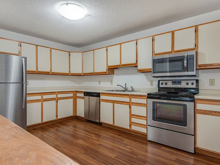 Vernon Oaks Apartments — Photo 9