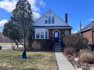 153 Parkview Dr, Hamilton, ON L8S 3Y4