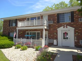 516 Laurel Lake Rd, Mequon, WI 53092
