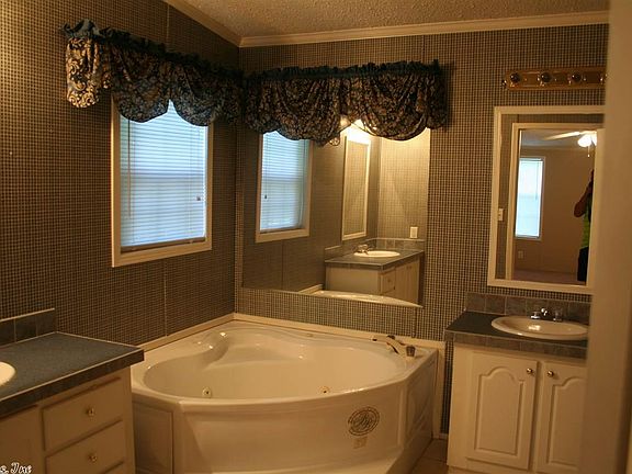 5th image of 144 Cloverfield Ln