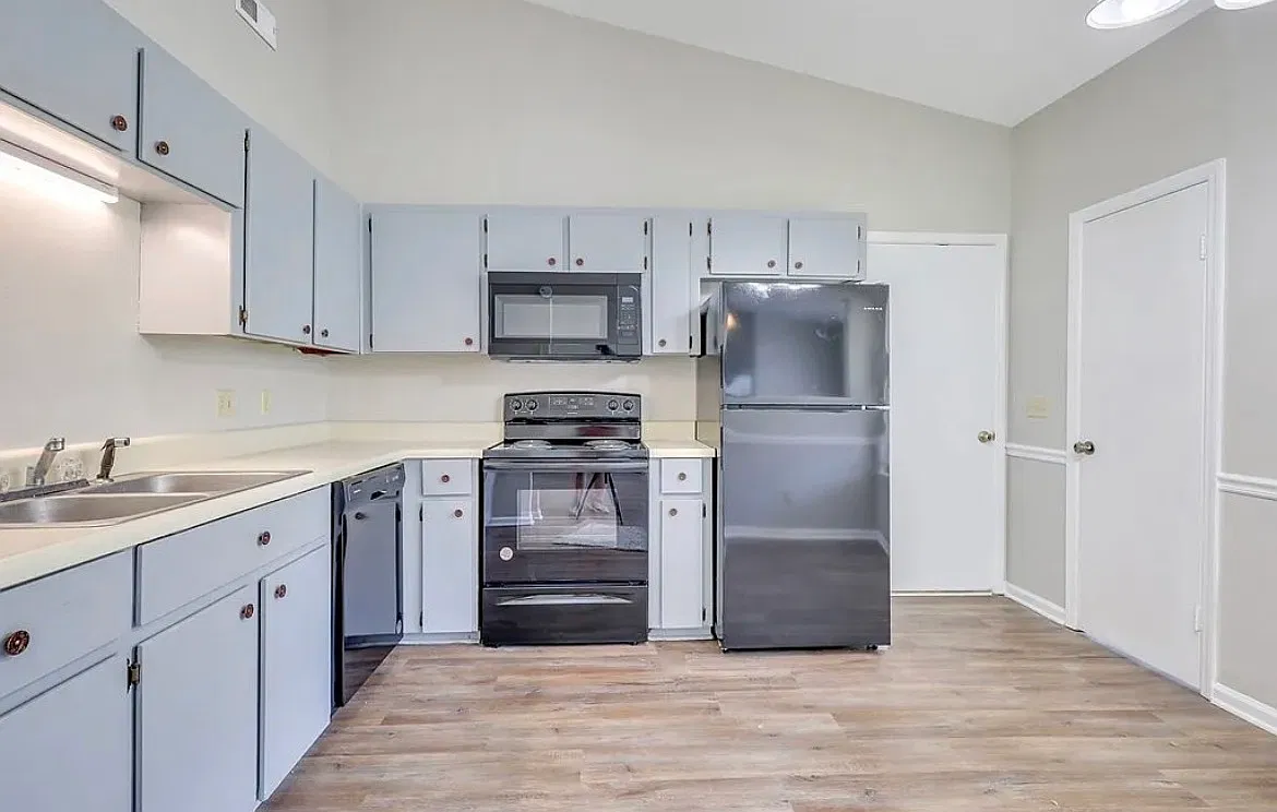 3 bed, 1284 sqft, $1,800 — Photo 3