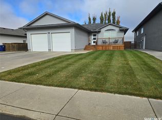 811 JOHNSTON Drive, Weyburn, SK S4H 3M5