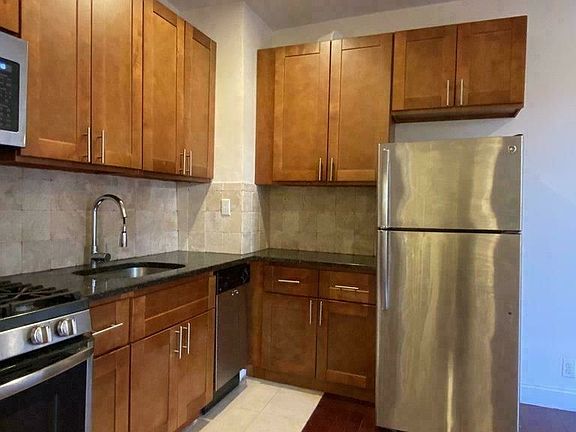 5th image of 568 Pacific St APT 4C
