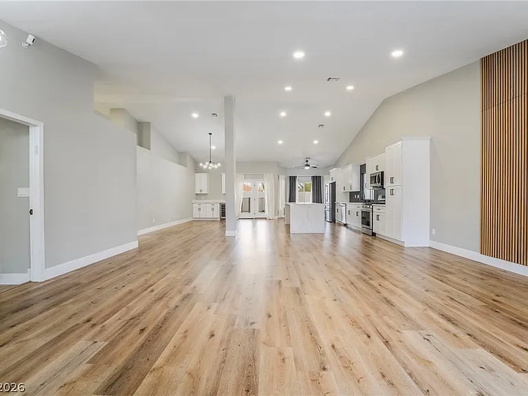 9171 W Viking Rd — Photo 12