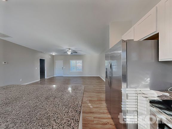 4th image of 185 Southern Pl