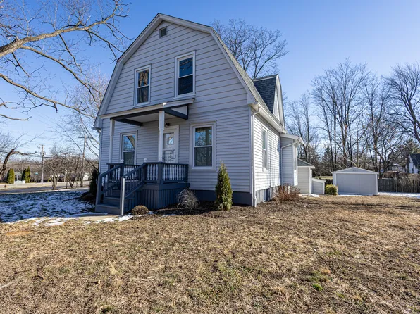 851 Bent St, Elgin, IL 60120