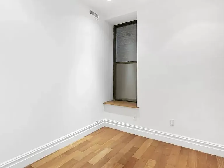 154 W 70th St #3R — Photo 4