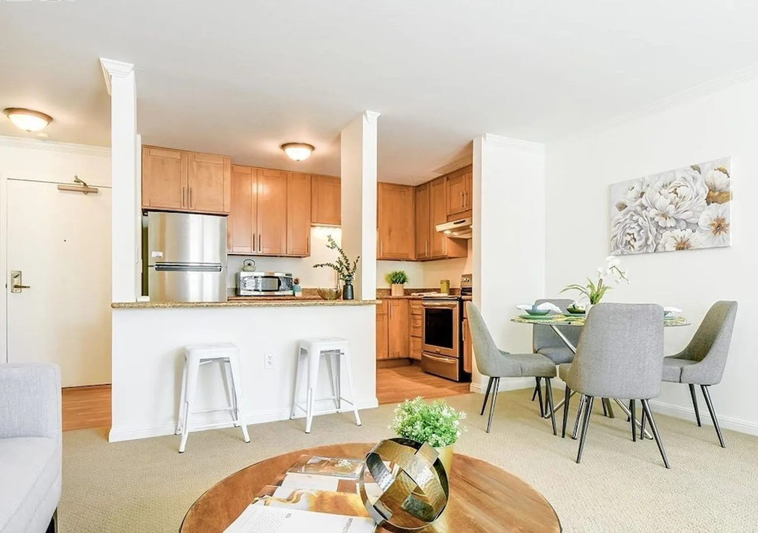 Your Potrero Hill Retreat, with an In-Ground Spa, Walk-In Closet & Bike Storage — Photo 4