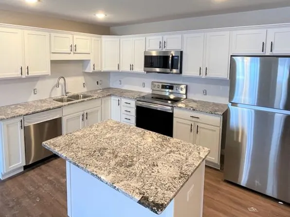 3077 Gateway Dr, Eau Claire, WI