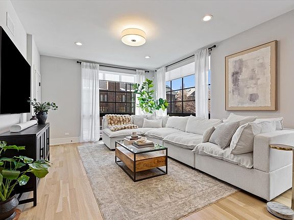 3rd image of 1833 N Larrabee St #1