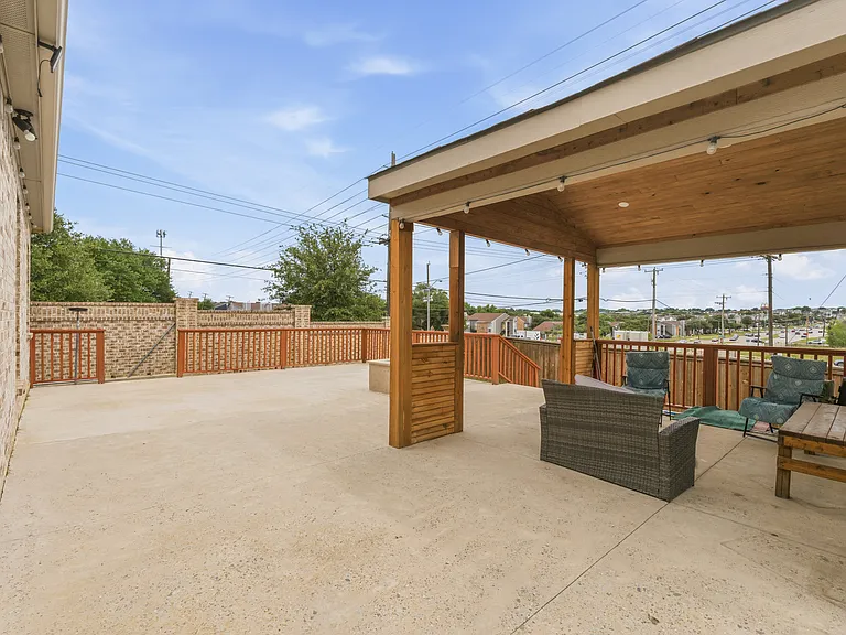 3404 Begonia Ln — Photo 11