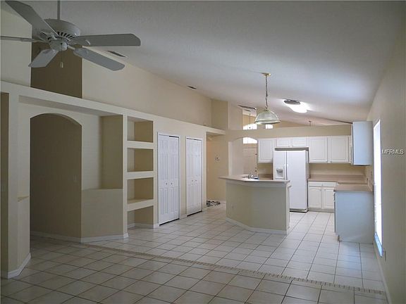 3rd image of 156 Easton Cir