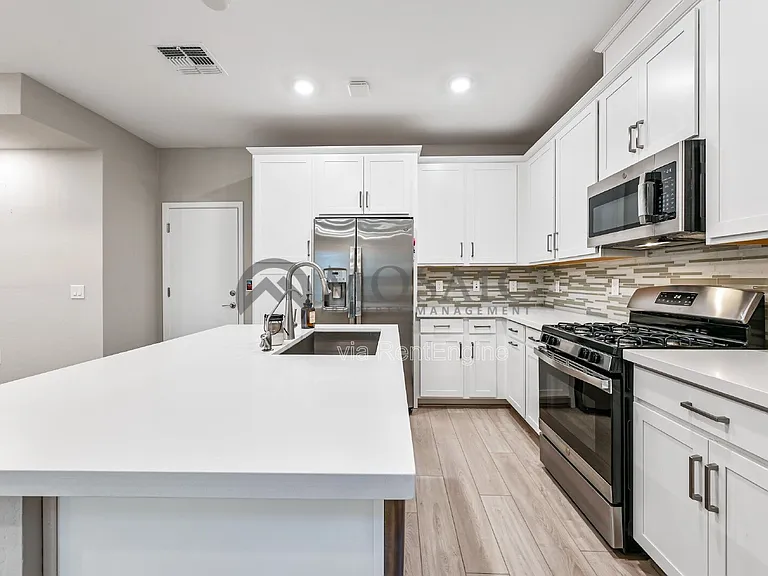 778 E Harper St #103 — Photo 8