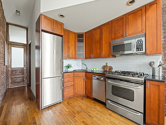 3rd image of 786 Washington Ave APT 4FR