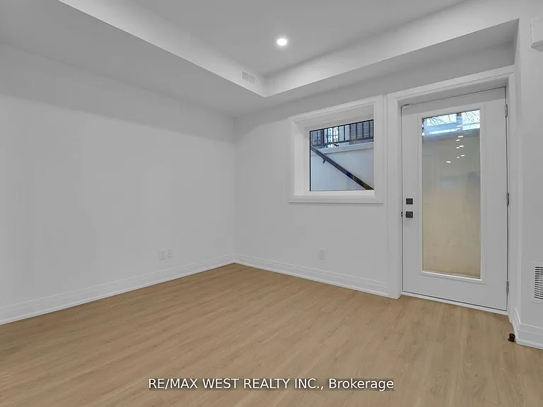 521 Saint Johns Rd #LOWER — Photo 3