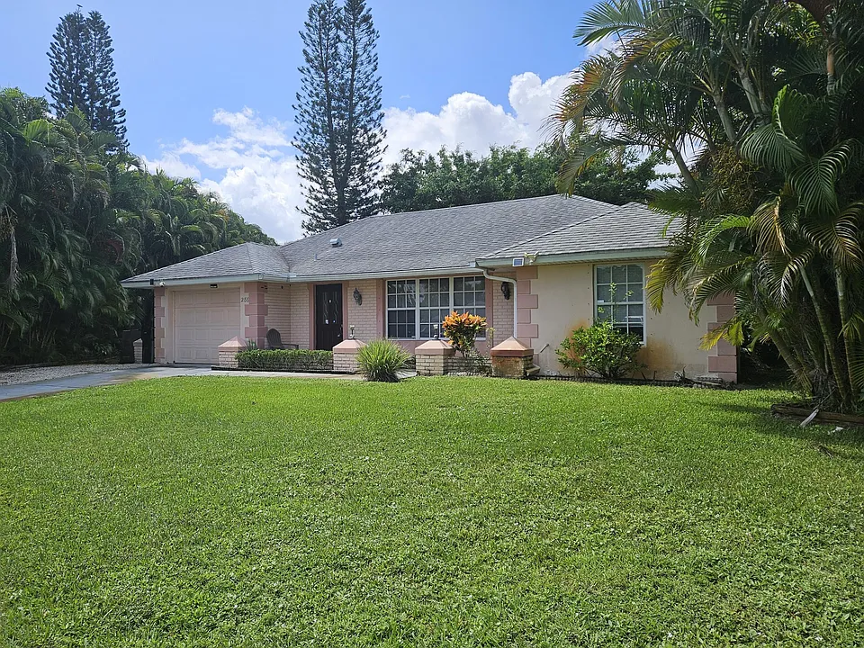 286 NE Brunson Ct
