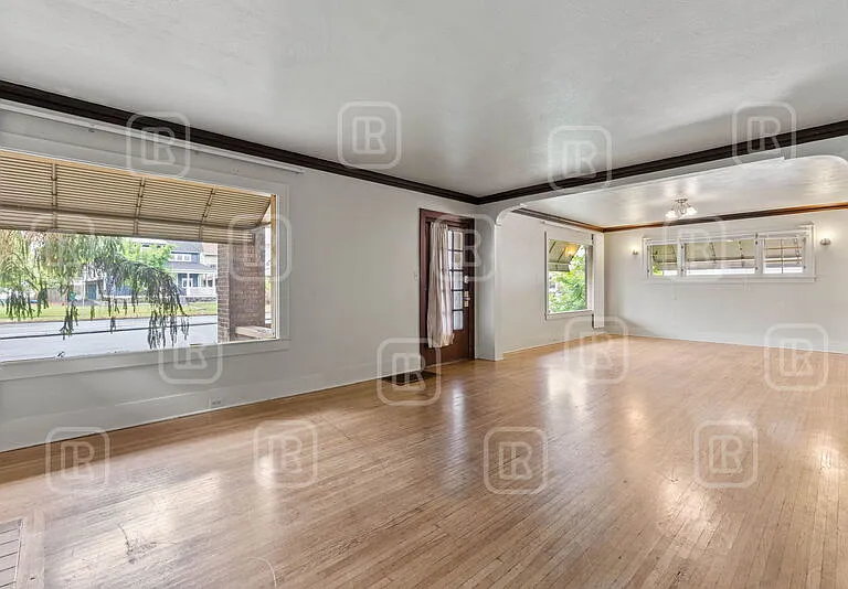 808 E Mission Ave — Photo 8