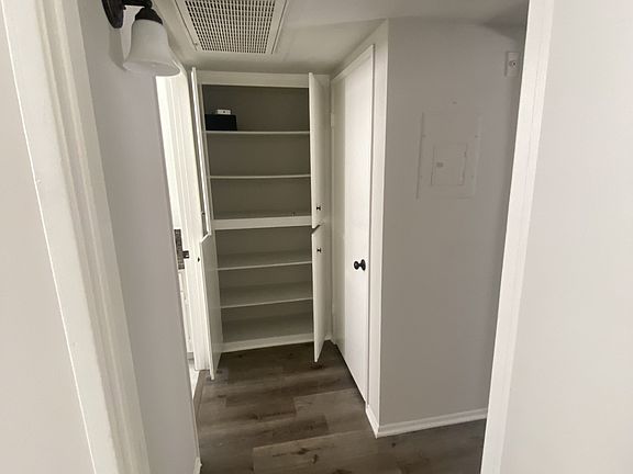 5th image of 18375-121 Collins St