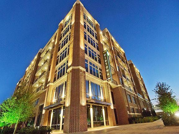 Luxury apartment homes are available at Midtown Houston by Windsor.