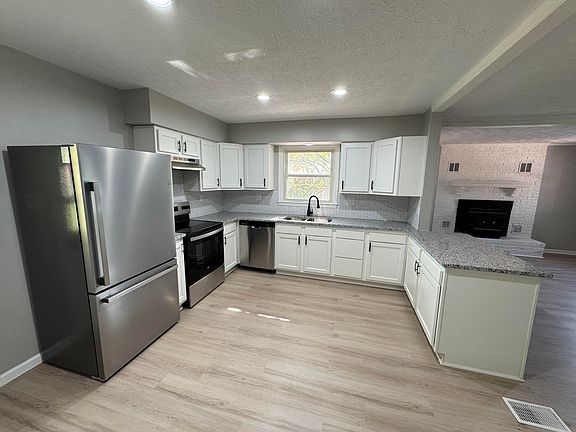 5th image of 100 Beechmont Dr