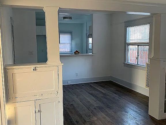 4th image of 1625 W 55th St #1/2