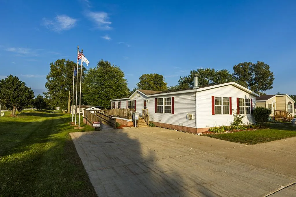 2109 Redwood Ave photo 1